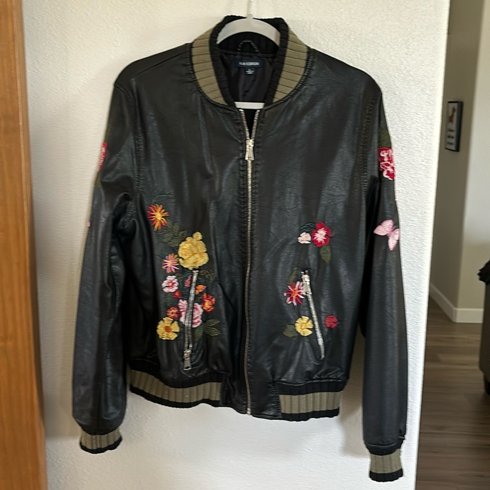 Max Edition leather like jacket with floral embroidery size L